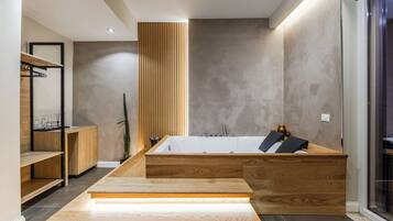 Luxury Suite, Balcony, Garden View | Frette Italian sheets, premium bedding, blackout drapes