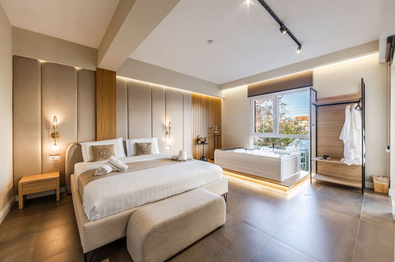 高級套房, 露台, 花園景 | 意大利 Frette 床單、高級寢具、遮光窗簾/窗簾、熨斗/熨衫板