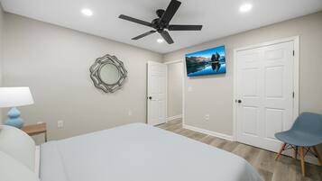 書桌、熨斗/熨衫板、可攜式嬰兒床、Wi-Fi