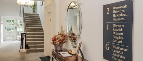 Cottage | Interior