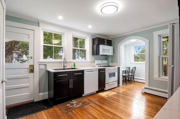 Fridge, microwave, oven, stovetop - Waterway View; Steps to Ocean, Beach, Blvd, Park (Gloucester)