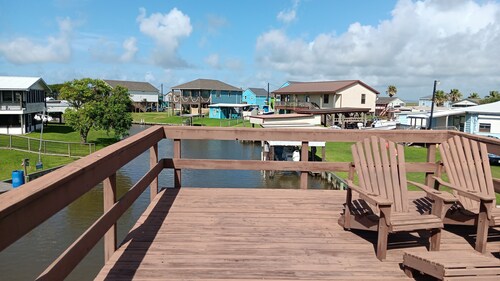 Charming 2-bedroom cottage in quiet Texas coastal village of Sargent Tx