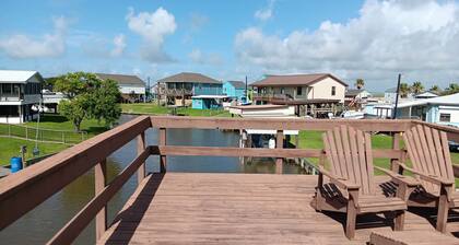 Charming 2-bedroom cottage in quiet Texas coastal village of Sargent Tx