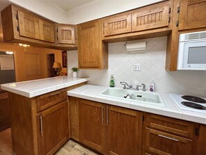 Microondas, parrilla de estufa y lavavajillas