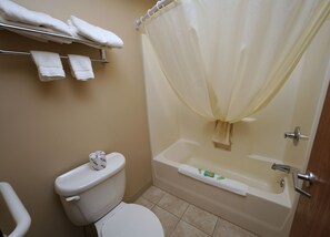 مجففات شعر، مناشف، صابون، شامبو