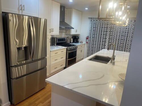 Modern Glam Getaway Near NYC – Spacious 5BR Retreat in West Orange, NJ