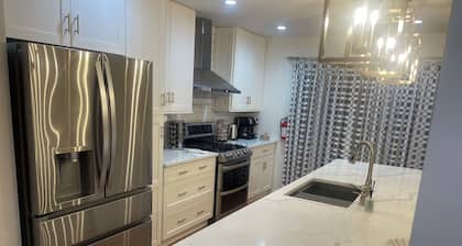 Modern Glam Getaway Near NYC – Spacious 5BR Retreat in West Orange, NJ