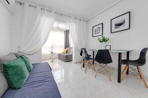 TV - Stylish 1-BR penthouse duplex-7 min to CURA beach (Torrevieja)