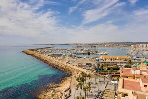 Marina - Stylish 1-BR penthouse duplex-7 min to CURA beach (Torrevieja)