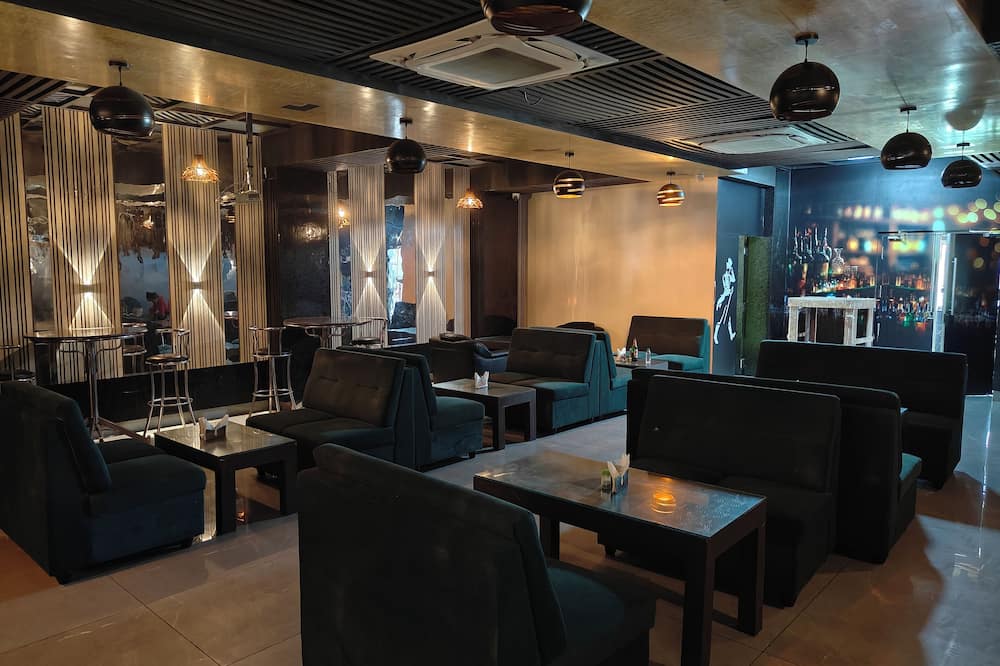 RR Grand Inn - Iruttu Pallam