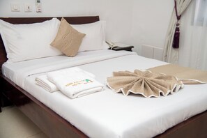 Deluxe Double Room | Laptop workspace, free WiFi - Eden Palace  (Ferkessédougou)