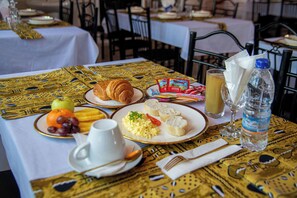 Daily continental breakfast (EUR 2500 per person) - Eden Palace  (Ferkessédougou)