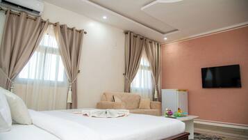 Junior Suite | Laptop workspace, free WiFi