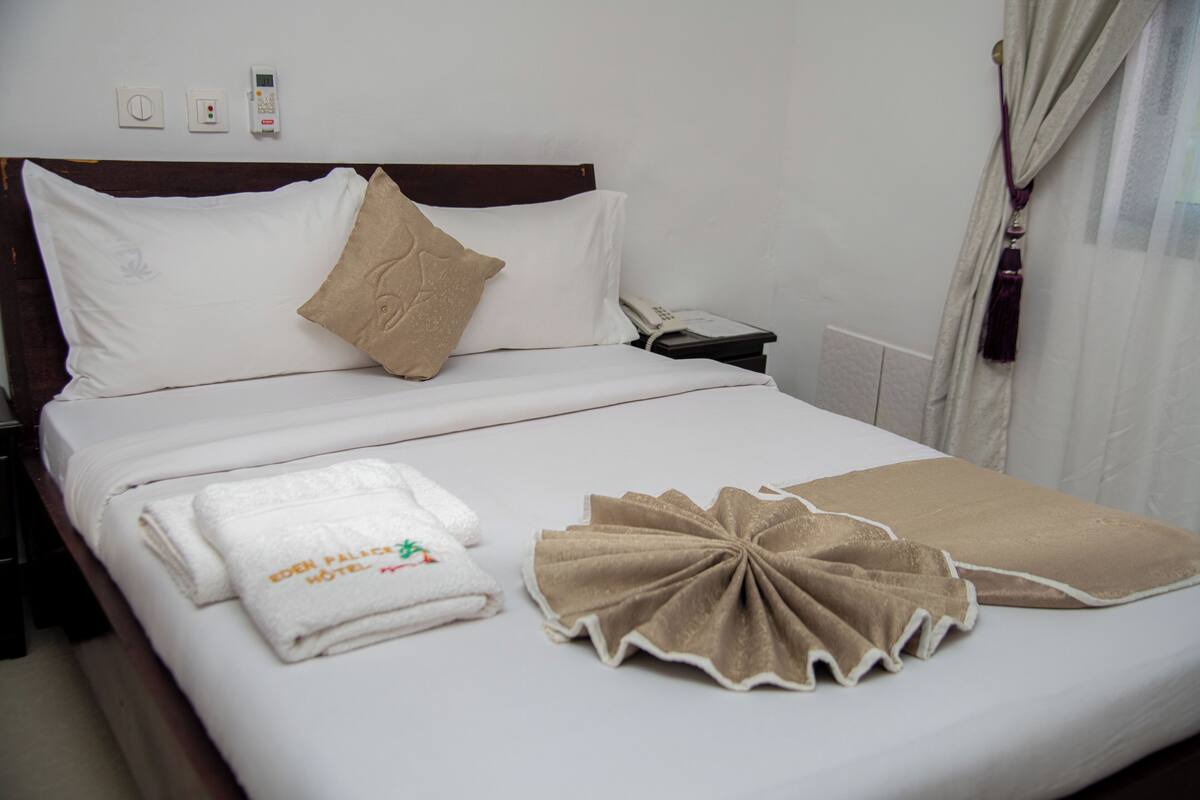 Laptop workspace, free WiFi