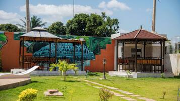 حمّام سباحة خارجي