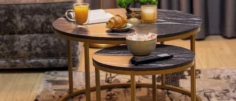 Deluxe Apartment | Living area