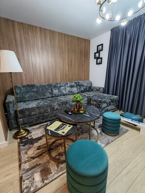 Deluxe Apartment | Living area