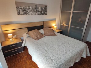 Iron/ironing board, free WiFi, bed sheets