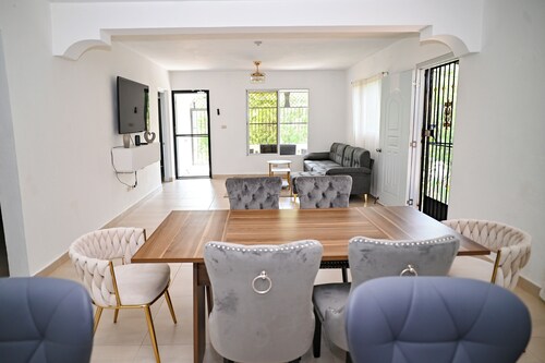 Lovely 3-bedroom apartment with AC in Imbert