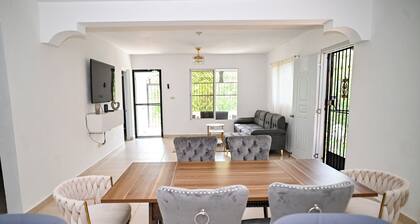 Lovely 3-bedroom apartment with AC in Imbert