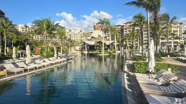 Pool - Deluxe Ocean View Suite – The Ultimate Luxury Experience in Cancún (Cancún)