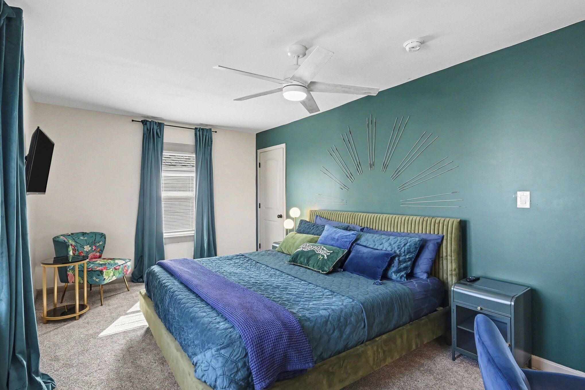 2 habitaciones, escritorio, tabla de planchar con plancha y wifi gratis 