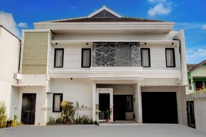 Mặt tiền nơi lưu trú