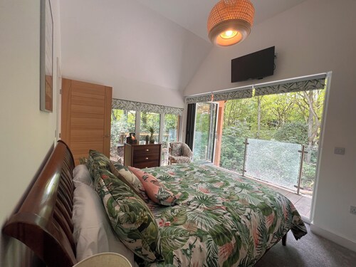 Owl Cabin, Home near Matlock, Derbyshire.  Private Woodfired Hot Tub