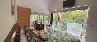 Owl Cabin, Home near Matlock, Derbyshire.  Private Woodfired Hot Tub