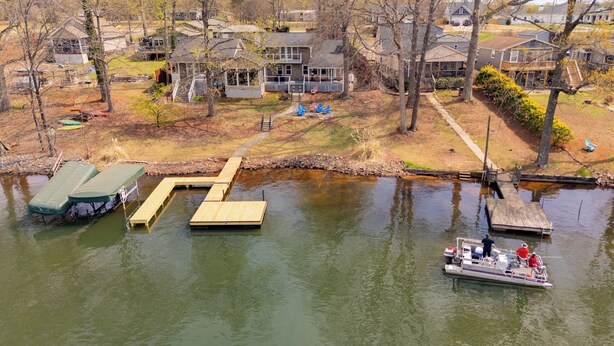 Unclassified image, 1 of 17, button - Fantastic 4-bedroom Home on Lake Bowen (Inman)