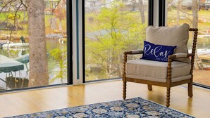 Unclassified image, 4 of 17, button - Fantastic 4-bedroom Home on Lake Bowen (Inman)