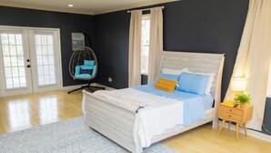 Unclassified image, 2 of 17, button - Fantastic 4-bedroom Home on Lake Bowen (Inman)