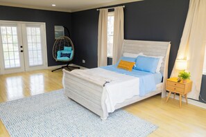 4 habitaciones, tabla de planchar con plancha, wifi y ropa de cama 