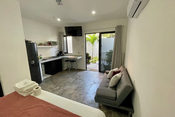 Living area - Lavish Studio w Kitchen Downtown 1 (Isla Mujeres)