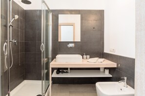 Shower, hair dryer, bidet, towels - Loft Kala Zèna - La Maddalena (La maddalena)