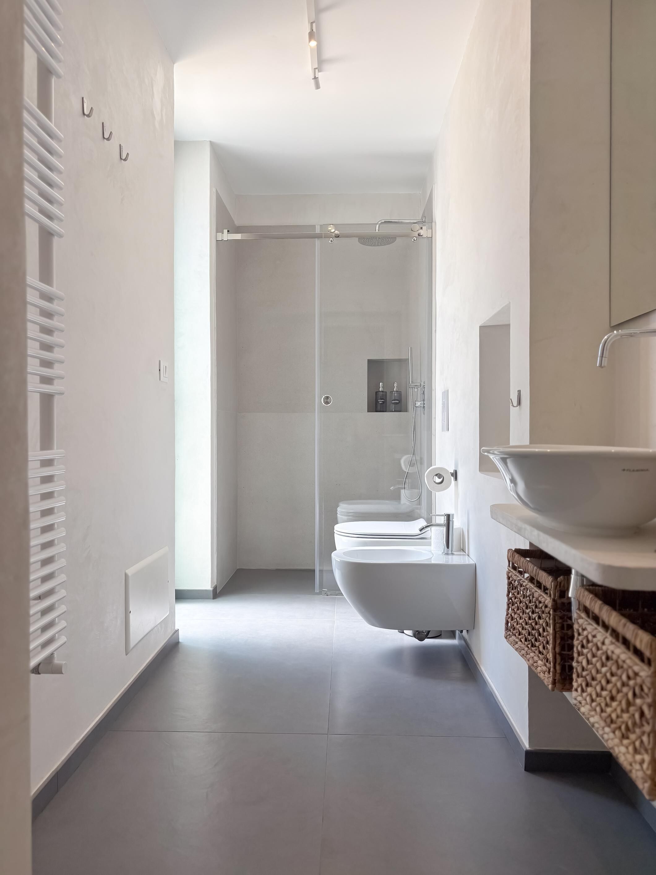 Dusche, Haartrockner, Bidet, Handtücher