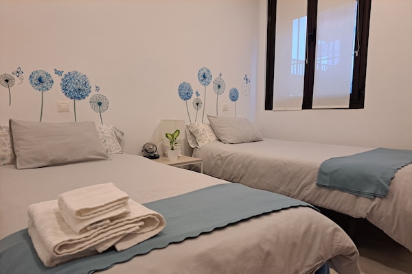 2 slaapkamers, een strijkplank/strijkijzer, gratis wifi, beddengoed