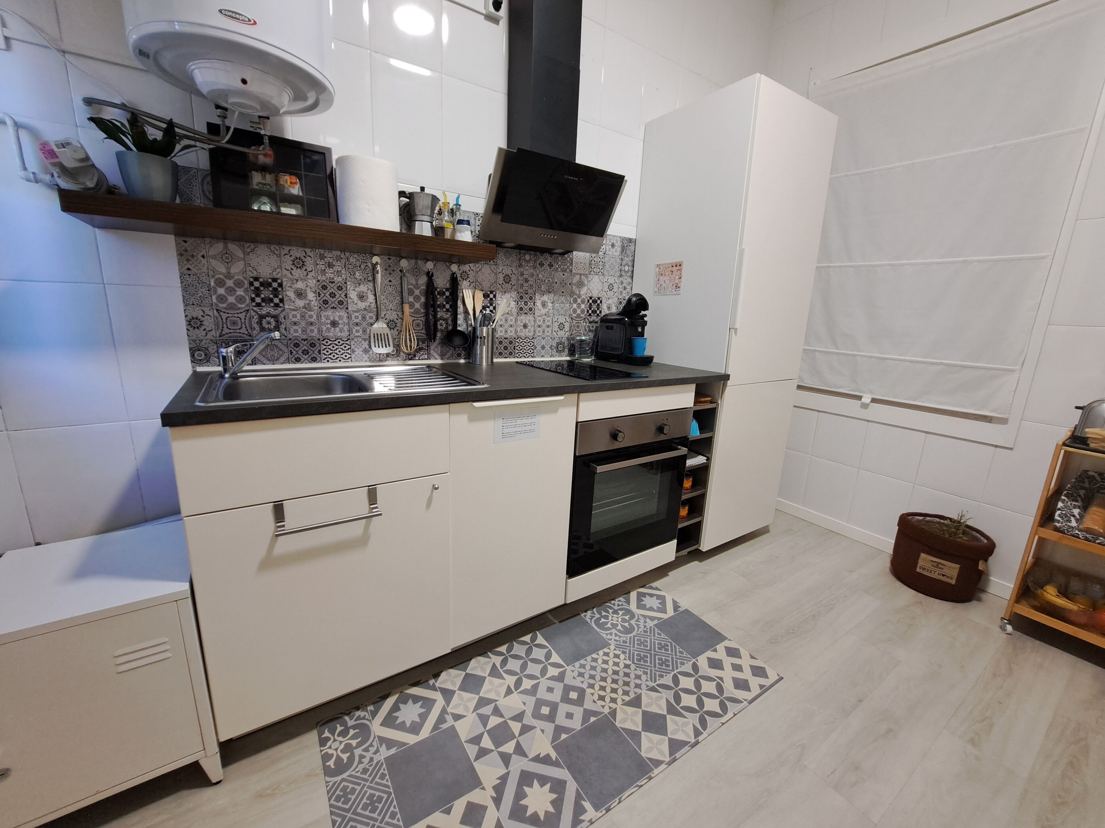 Réfrigérateur, micro-ondes, four, plaque de cuisson