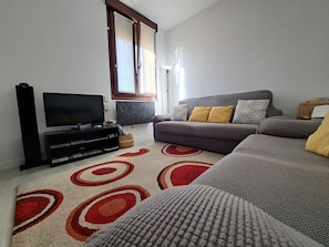 TV - Apartment in Erandio next to Bilbao and Getxo (Altzaga)