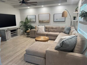 Smart TV, videojuegos, reproductor de DVD, libros