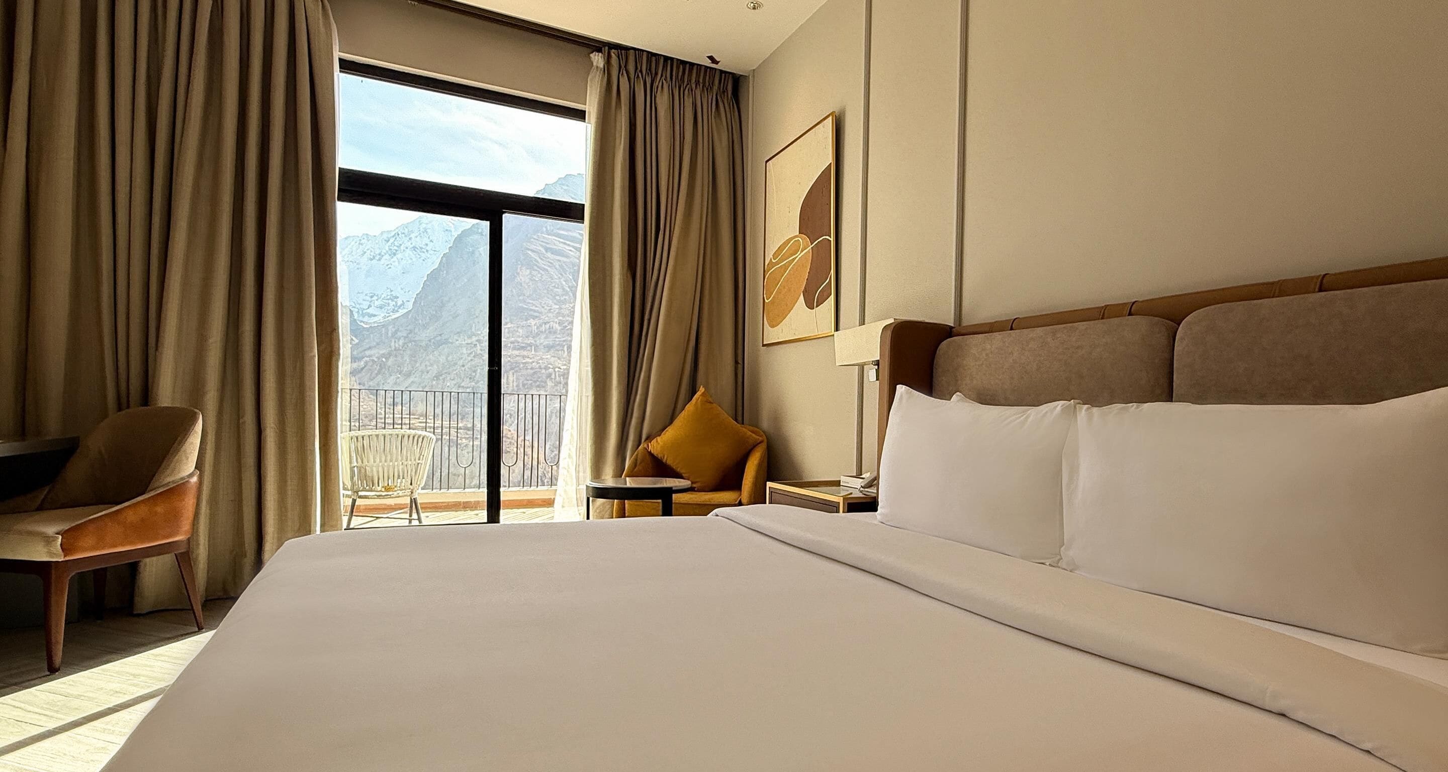 Suite, 1 très grand lit, balcon, vue montagne