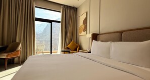 Suite, 1 King-Bett, Balkon, Bergblick