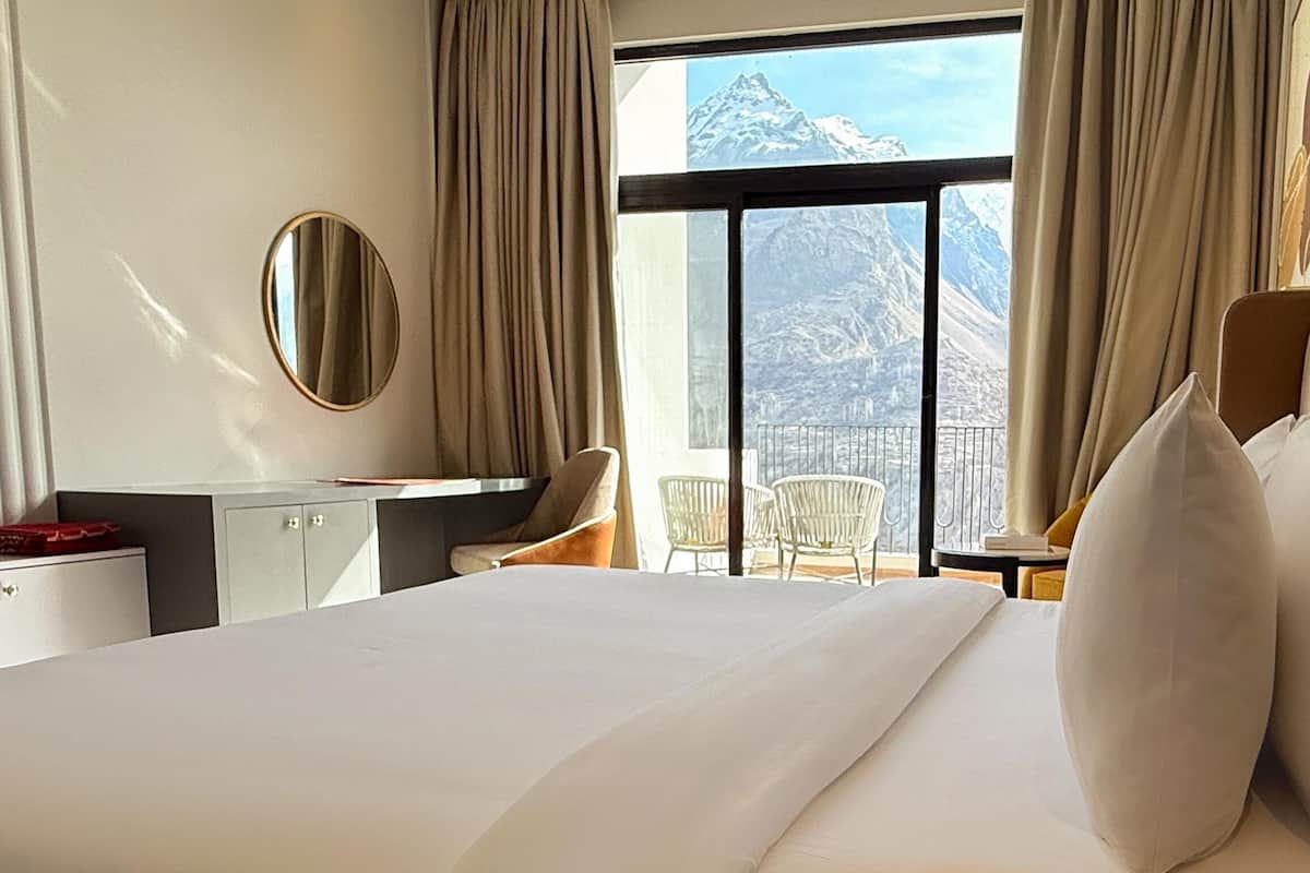 Chambre Deluxe, 1 lit double, balcon, vue montagne