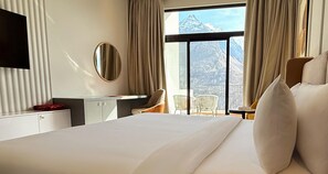 Deluxe Room, 1 Double Bed, Balcony, Mountain View - Best Western Premier Hotel Karim Abad Hunza (Karimabad)