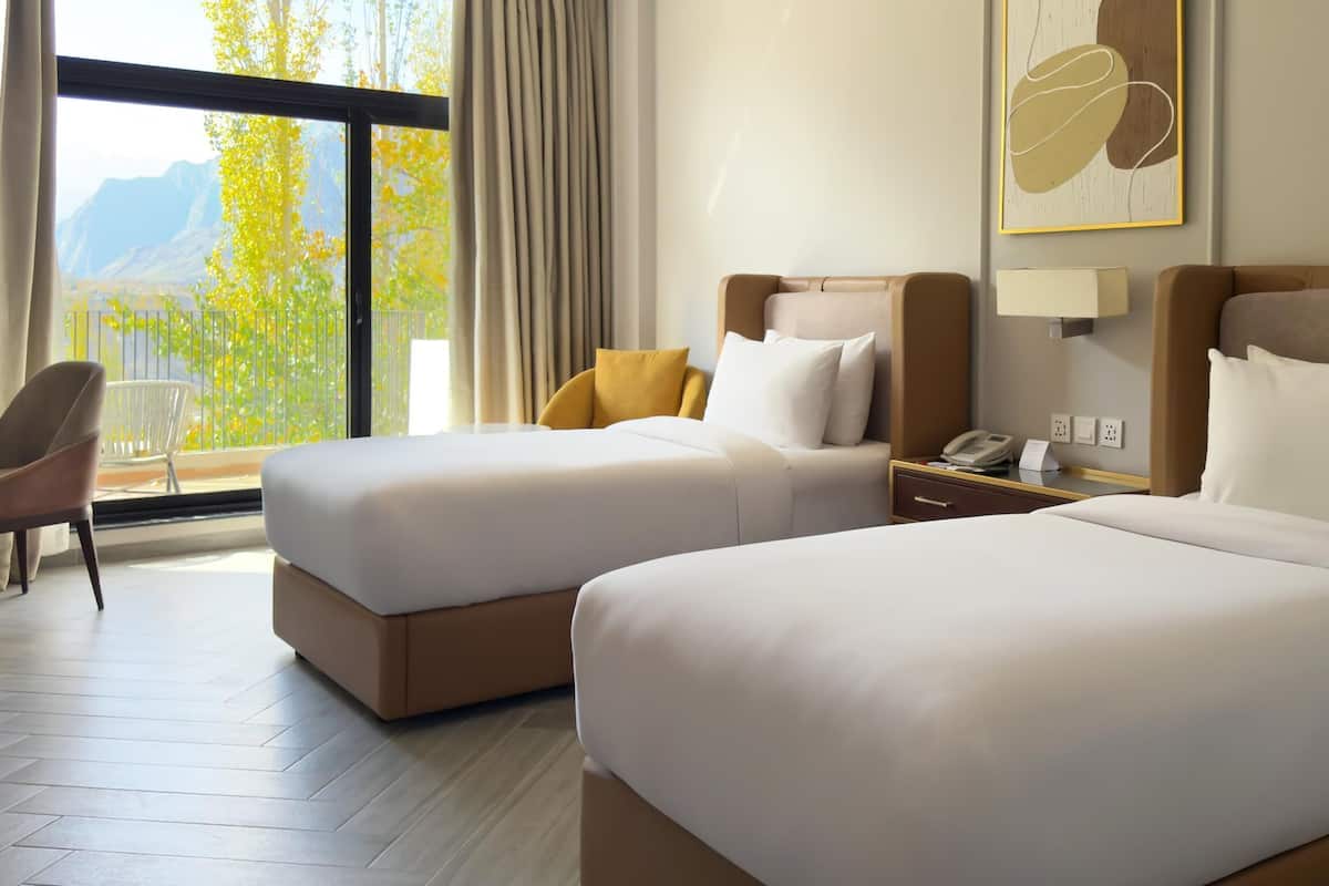 Chambre Exécutive, 2 lits une place, balcon, vue montagne