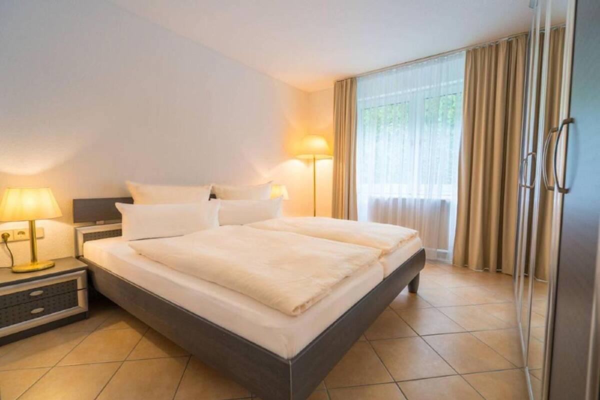 Perhehuone, useita sänkyjä, keittotila (Separate Living Room;with Sofabed)