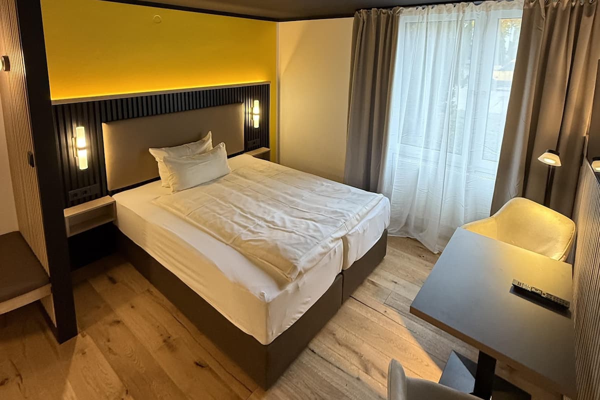 Deluxe-huone, 1 keskisuuri parisänky, keittotila