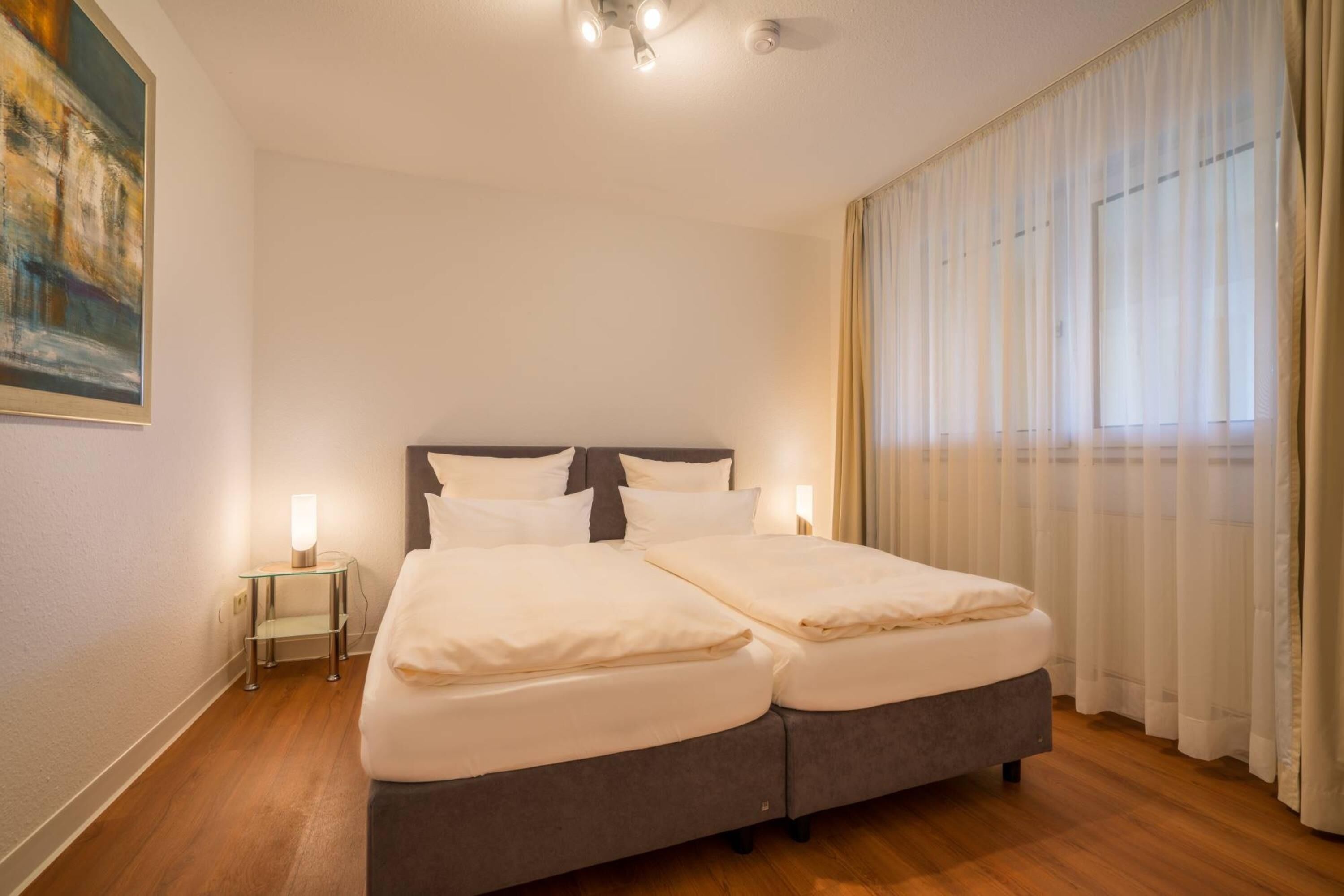 Suite | Allergikerbettwaren, Daunenbettdecken, Schreibtisch