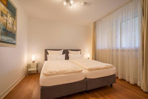 Suite | Allergikerbettwaren, Daunenbettdecken, Schreibtisch