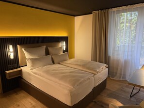 Double Room Deluxe | Hypo-allergenic bedding, down comforters, desk, soundproofing - Residenzhotel Stuttgart Airport, Sure Hotel Collection by BW (Steinenbronn)